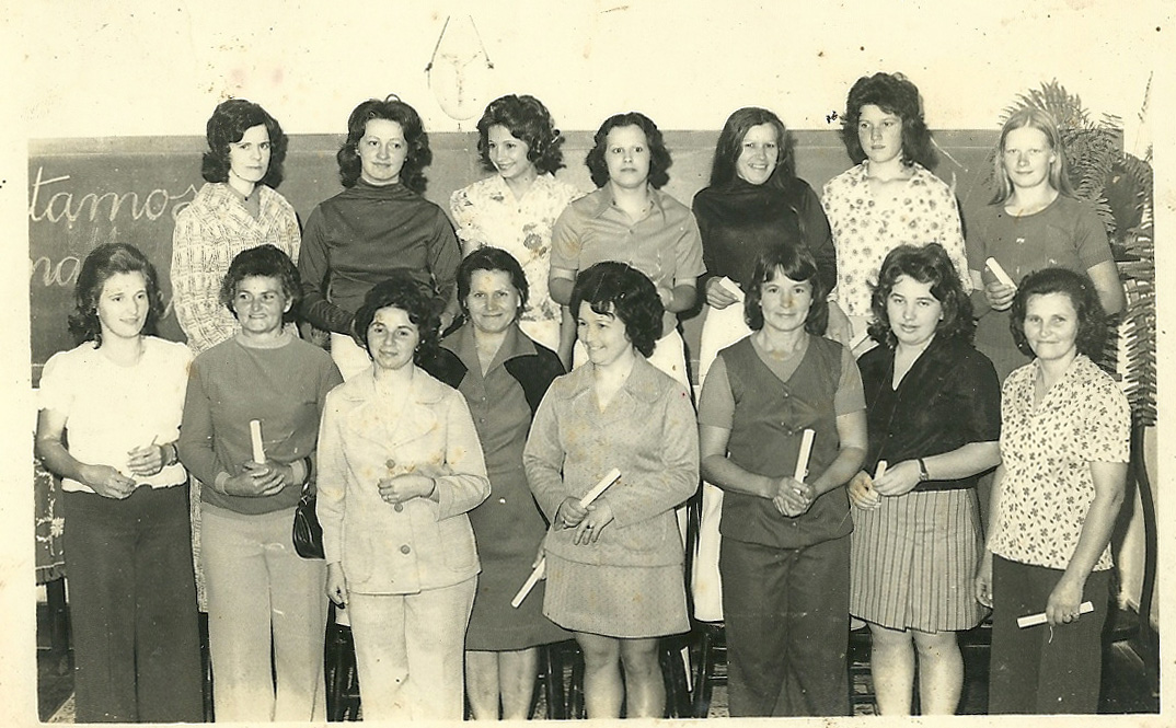 Formatura do curso de corte e costura – CEIC, Centro, Nova Trento. 