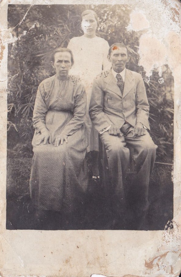 Rafael Dadam,Angelina Luchini Dadam e Henriqueta Mercedes Dadam. Anos 40.