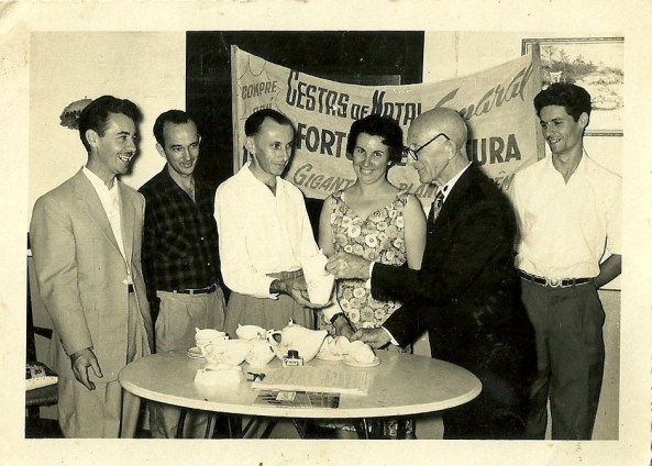 Dezembro 1959 - Casa Romeu Piazza - José Poli, Arthur Sgrott, Vitalim Sgrott, Maria Aparecida Piazza, Romeu Piazza, Gentil Cecato, Cestal de Natal