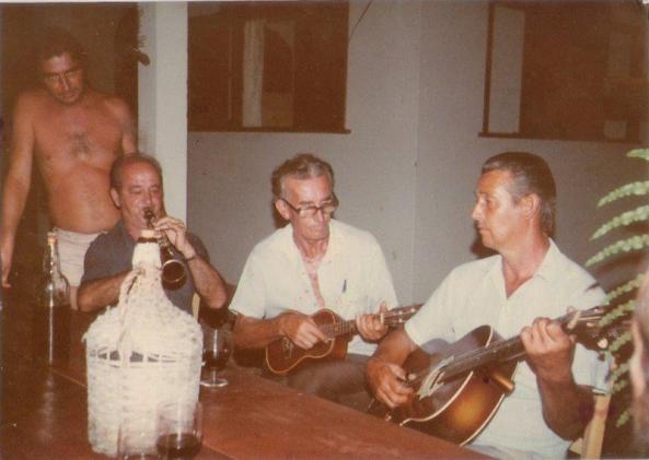 542627_528089920552094_36471518_n