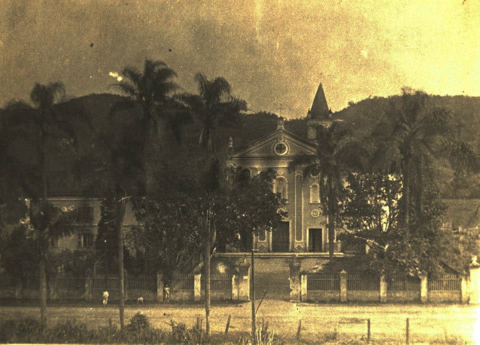 306825_525656784128741_1144288403_n