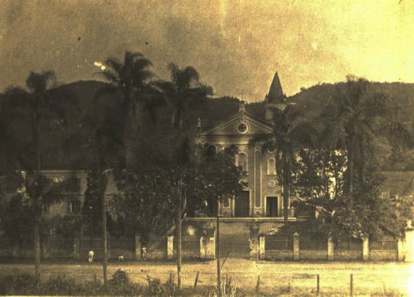 306825_525656784128741_1144288403_n