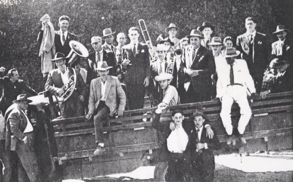 399344_528089793885440_1479856450_n